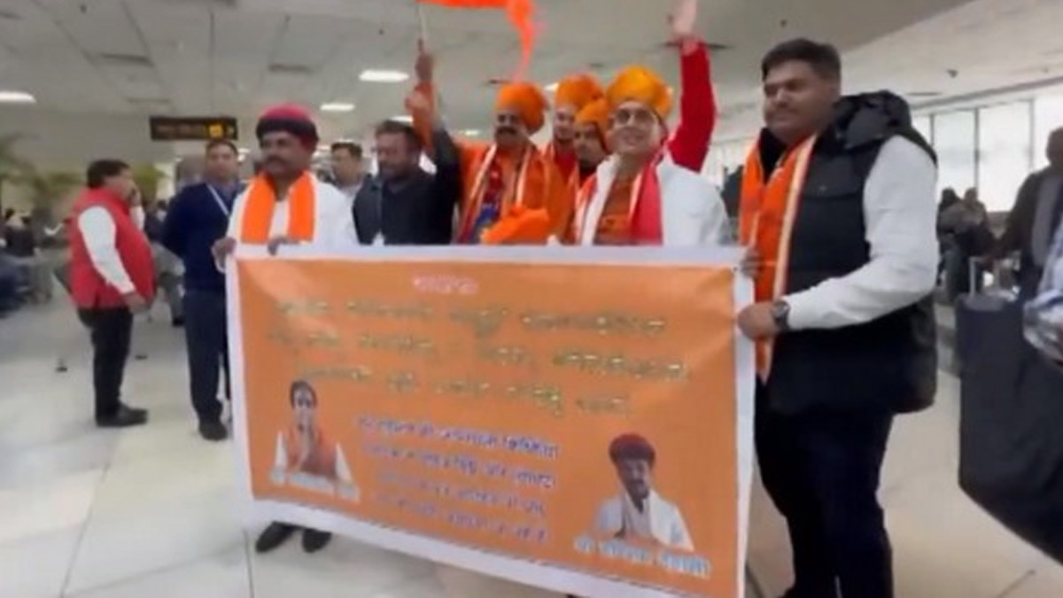 Agency News Passengers On Inaugural Flight To Ayodhya Chant Jai Shri