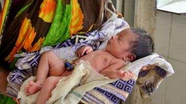 Aadhaar Card to Blame? Pregnant Woman Delivers Baby at Hospital Gate at Jaunpur in Uttar Pradesh