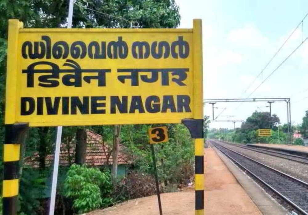 Divine Nagar lies on the Shoranur-Cochin Harbour section in Thrissur district of Kerala Divine Nagar lies on the Shoranur-Cochin Harbour section in Thrissur district of Kerala