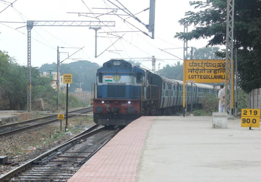 Lotte Golla Halli Railway Station is on the South Western Railway Zone in Bangalore. Lotte Golla Halli Railway Station is on the South Western Railway Zone in Bangalore.