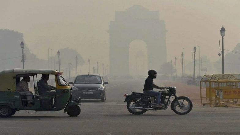 Dense Fog Continues to Engulf Delhi and Parts of North India, Train Services Affected Due to Low Visibility
