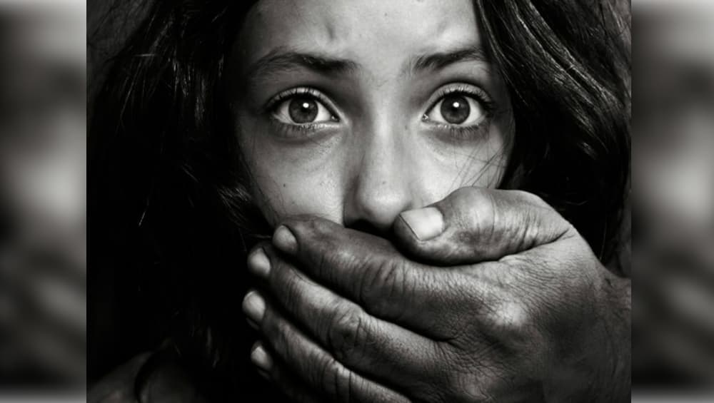 UP Shocker: Pamphlet Outside Rape Survivor's House in Baghpat Threatens Her of 'Meeting Unnao Victim's Fate' If Statement Recorded Before Police UP Shocker: Pamphlet Outside Rape Survivor's House in Baghpat Threatens Her of 'Meeting Unnao Victim's Fate' If Statement Recorded Before Police