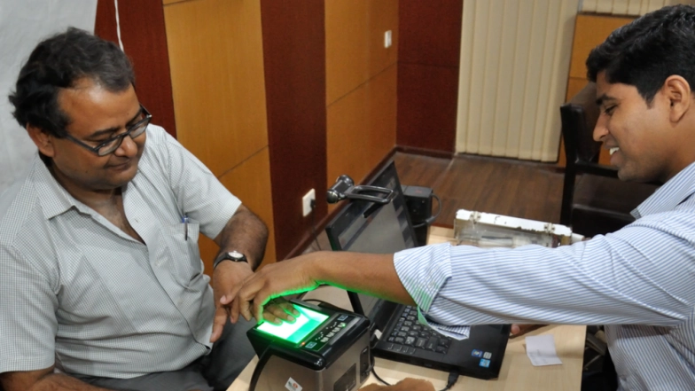 List of Aadhaar Centres: How to Locate Aadhaar Enrolment Agencies, Banks And Post Offices to Get New Aadhaar Card And Update Details