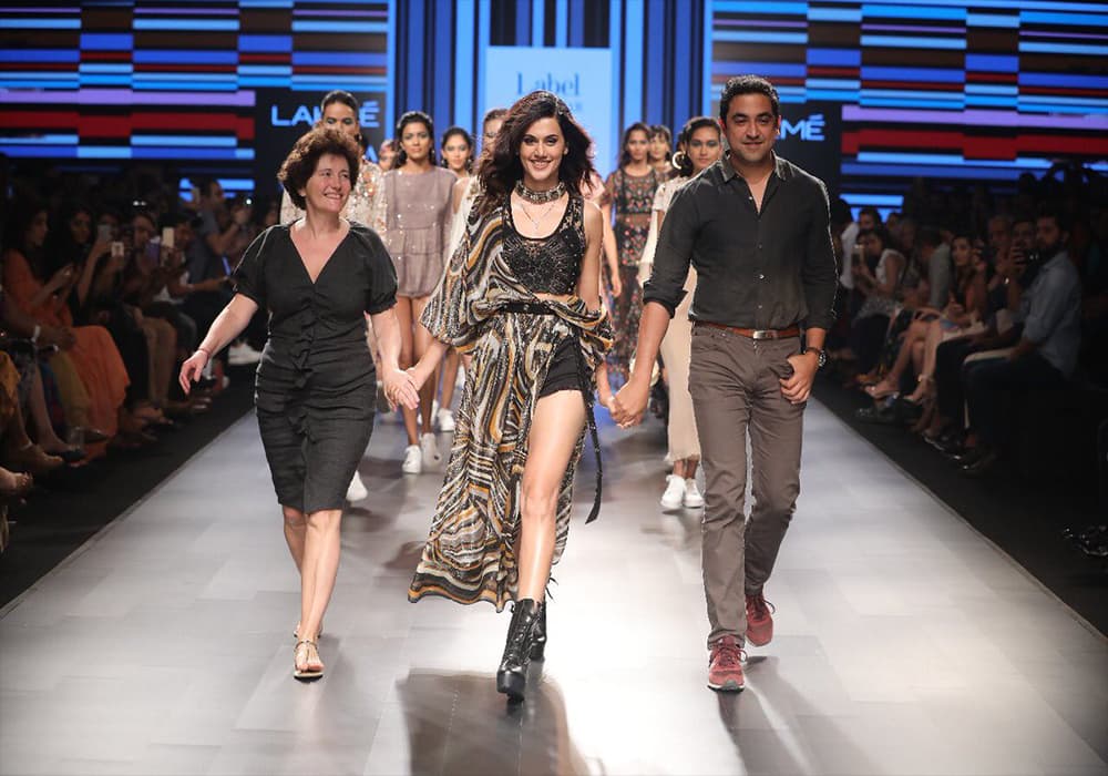 'Pink' girl Taapsee Pannu walked confidently at Lakme Fashion Week 2018 'Pink' girl Taapsee Pannu walked confidently at Lakme Fashion Week 2018