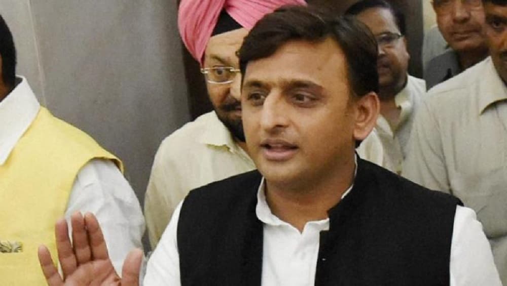 Unnao Rape Survivor Death: Akhilesh Yadav Sits on Dharna Outside UP Assembly, Demands Resignation of Yogi Adityanath Unnao Rape Survivor Death: Akhilesh Yadav Sits on Dharna Outside UP Assembly, Demands Resignation of Yogi Adityanath