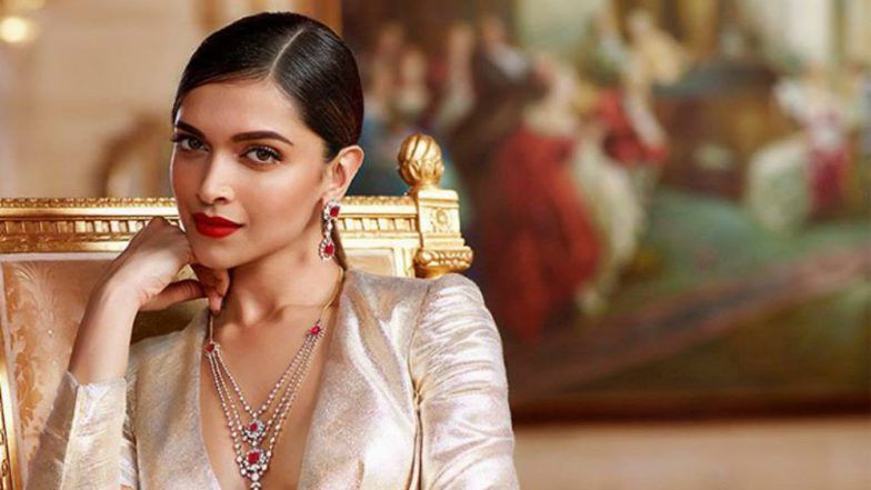Deepika Padukone Receives a Beautiful Saree From Rekha For Her Role in Padmaavat