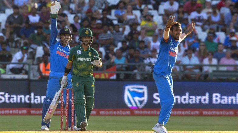 MS Dhoni Stump-Mic Talks: Is Former India Captain Still In-Charge of Men in Blue? Watch Video