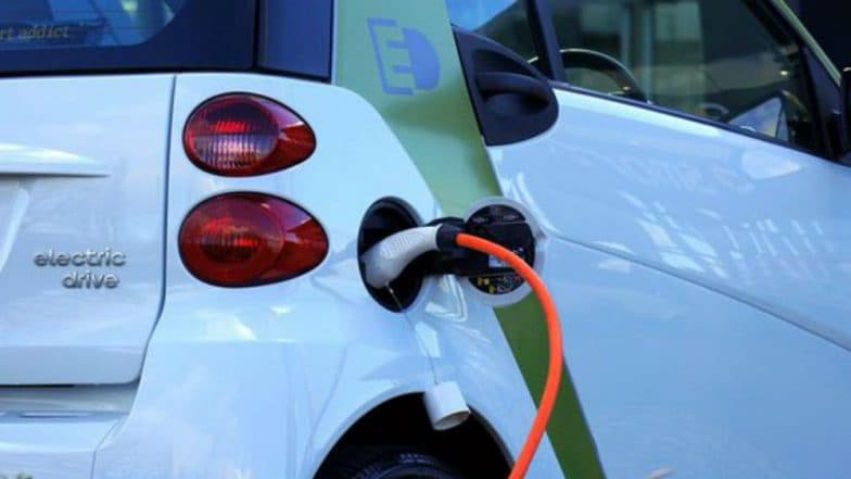 Electric Vehicle Push: Maharashtra State Government to Lease 50 e-Cars for Officials; Will Install Charging Station at Mantralaya