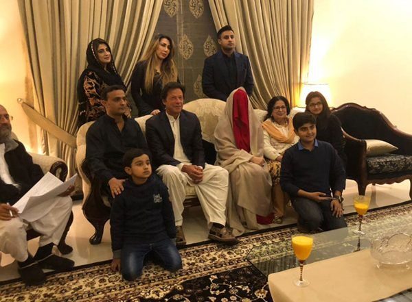 PTI Supporters Mock Reham Khan After Her Tweet Against 'Political Burqa'
