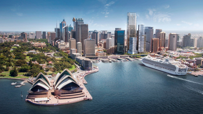 Fire Breaks Out at Sydney's Circular Quay, Sending Plumes of Black Smoke Across City