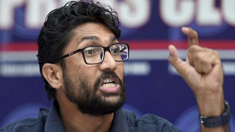 Jignesh Mewani Abuses PM Modi at Patna Rally, Calls Him 'Namak Haraam': Watch Video