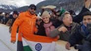Is Shahid Afridi the New Flag-bearer of World Peace? Video of Pakistani Cricketer's Noble Gesture of Respecting Indian Flag Goes Viral
