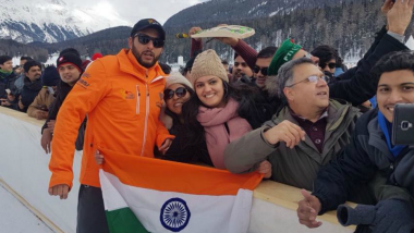 Is Shahid Afridi the New Flag-bearer of World Peace? Video of Pakistani Cricketer's Noble Gesture of Respecting Indian Flag Goes Viral