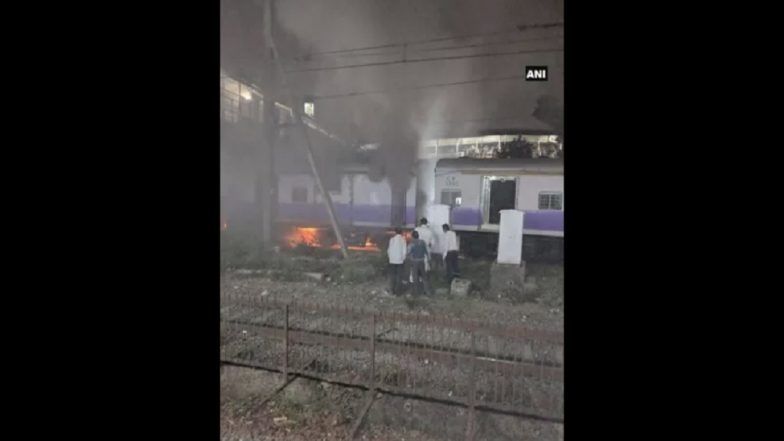 Mumbai Locals: Fire in Suburban Train Coach at Dadar, No Injuries to Commuters