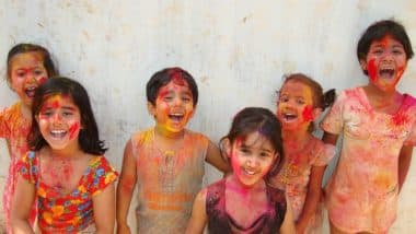 Patanjali Comes Up With Organic Colours for Holi: Here’s Why Natural Colours are Better than Chemical Ones