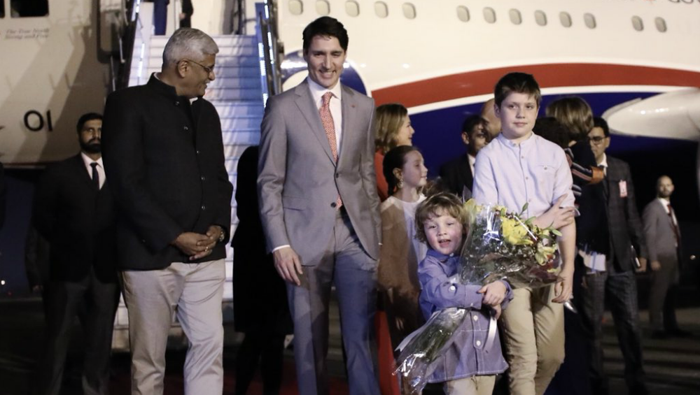 MoS for agriculture Gajendra Singh and Indian ambassador to Canada Vikas Swarup received Justin Trudeau & family at the Delhi airport. MoS for agriculture Gajendra Singh and Indian ambassador to Canada Vikas Swarup received Justin Trudeau & family at the Delhi airport.