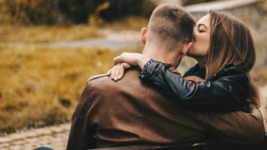 Kiss Day 2018 Quotes: Best WhatsApp Messages, Facebook Greetings, GIF Images & SMSes To Shower Your Love With A Gentle Kiss