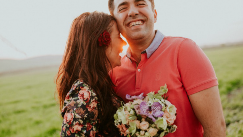 Happy Valentine’s Day 2018 Greetings: Romantic WhatsApp Messages, Facebook Quotes With Pics, GIF Images & SMSes to Woo Your Partner