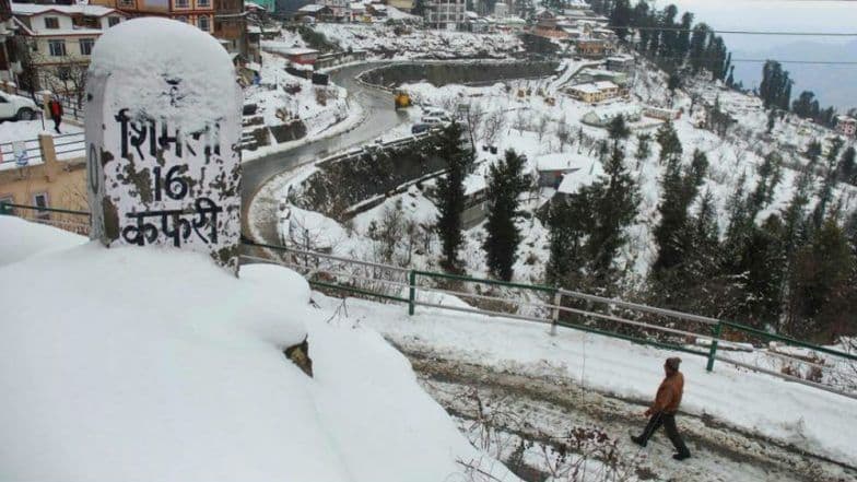Jammu-Srinagar Highway Closed After Fresh Snowfall in Banihal Jammu-Srinagar Highway Closed After Fresh Snowfall in Banihal