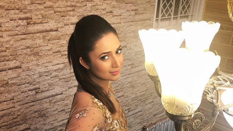 Divyanka Tripathi Dahiya Ecstatic Over Successfully Baking Carrot Cake