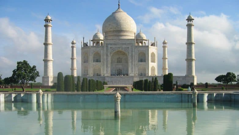 Drone Near Taj Mahal: Two Tourists Detained for Flying Drone Camera Near the Monument Drone Near Taj Mahal: Two Tourists Detained for Flying Drone Camera Near the Monument