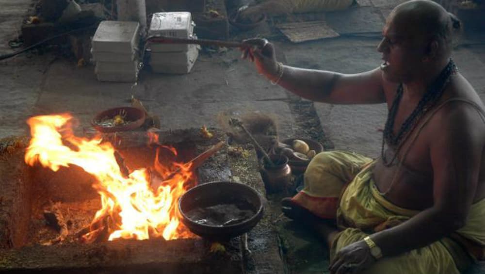 Air Pollution: Farmers Burning Stubble Not Responsible, Solution Lies in 'Yagya', Says UP Minister Sunil Bharala Air Pollution: Farmers Burning Stubble Not Responsible, Solution Lies in 'Yagya', Says UP Minister Sunil Bharala