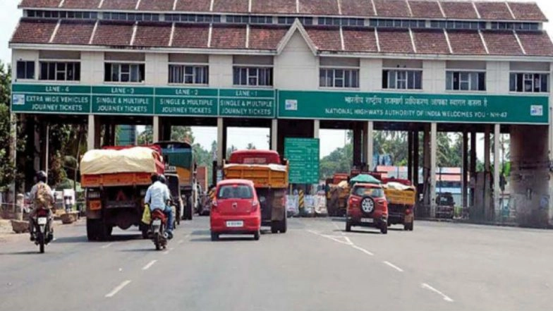 Toll Plaza VIPgiri Continues: Congress Leader Ramesh Kashyap, Aides Caught Beating Up Booth Employees in Dhar; Watch Video