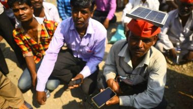 Kisan Long March: Farmers Carried Solar Panel on Their Heads to Charge Phones