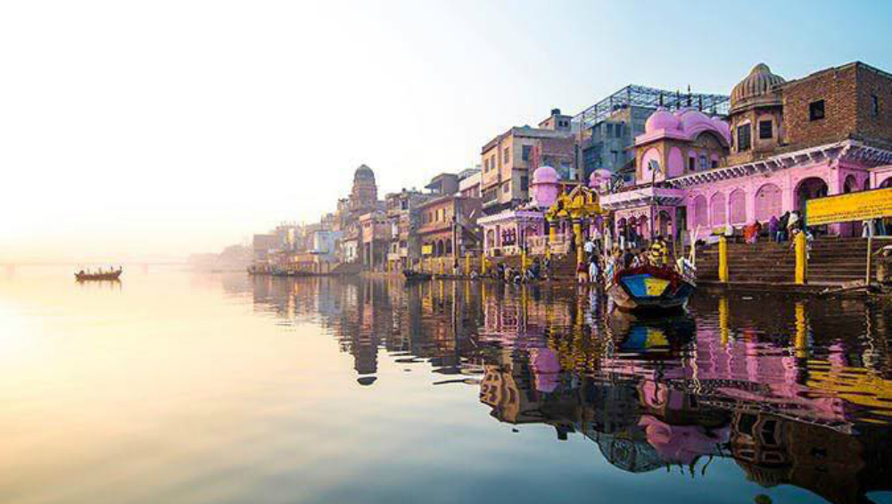 Vocal for Local: Priests of Rome, Greece, and USA Wear Gowns Made by Artisans of Varanasi - Vimarsana News