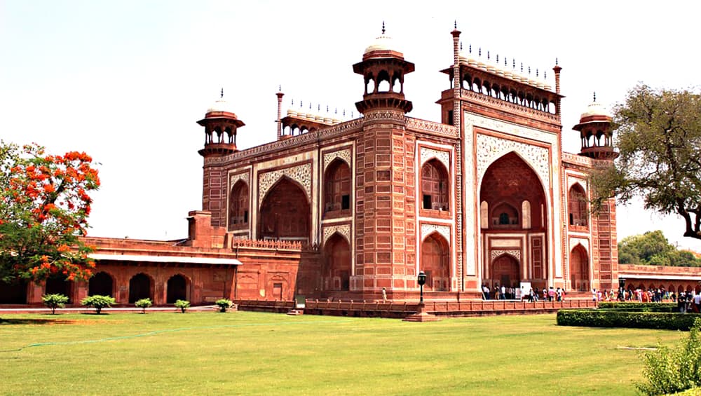 Agra Fort- Uttar Pradesh (added in 1983) Agra Fort- Uttar Pradesh (added in 1983)