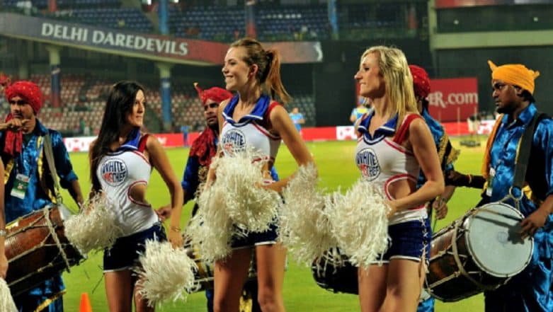 No Cheerleaders for Royal Challengers Bangalore in IPL 2018: Kohli's Team to be Cheered by Unisex Duplicate Captain Henry Morgan No Cheerleaders for Royal Challengers Bangalore in IPL 2018: Kohli's Team to be Cheered by Unisex Duplicate Captain Henry Morgan