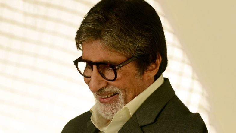 Amitabh Bachchan Obliges Selfie Seekers in Glasgow