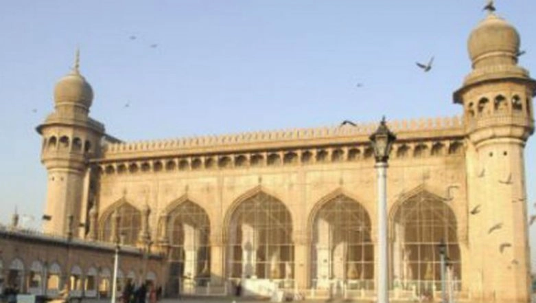 Saudi Arabia Imposes 24-Hour Curfew in Mecca, Medina Amid Coronavirus Scare 