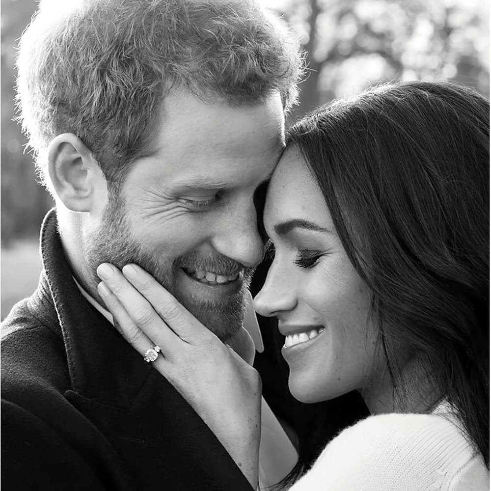 Engrossed in the romantic moment, the most admirable couple makes us all say aww! Engrossed in the romantic moment, the most admirable couple makes us all say aww!