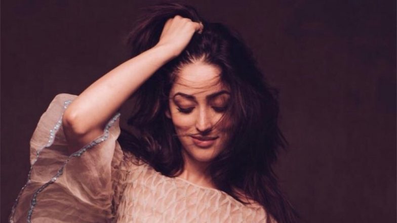 Yami Gautam Does a Sexy Pole Dance Effortlessly (Watch Video)