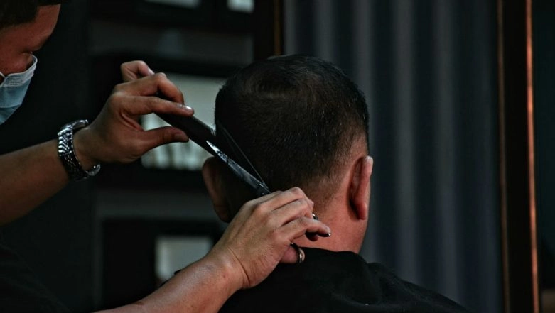 Unisex Salon in Surat Restricts 'Walk-in' Entries, Equips Staff with PPE Kits