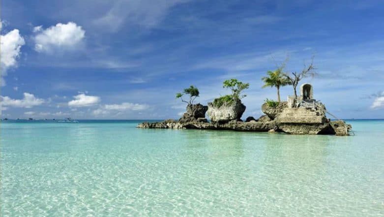 Boracay Island in Philippines Shut Down for Environmental Rehabilitation Boracay Island in Philippines Shut Down for Environmental Rehabilitation