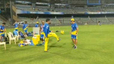 IPL Diaries 2018: Watch MS Dhoni Flaunt his Football Skills at the Wankhede Stadium Ahead of MI Tie