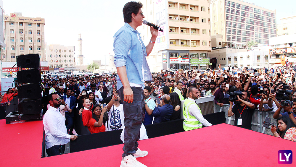 Shah Rukh Khan’s Fans in Kuwait Stand Unfazed by the Sandstorm as the ...