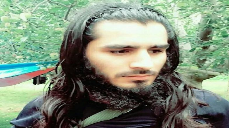 Hizbul Mujahideen Leader Saddar Paddar's Mother Seen Giving Gun Salute to Slain Terrorist Son in Viral Video