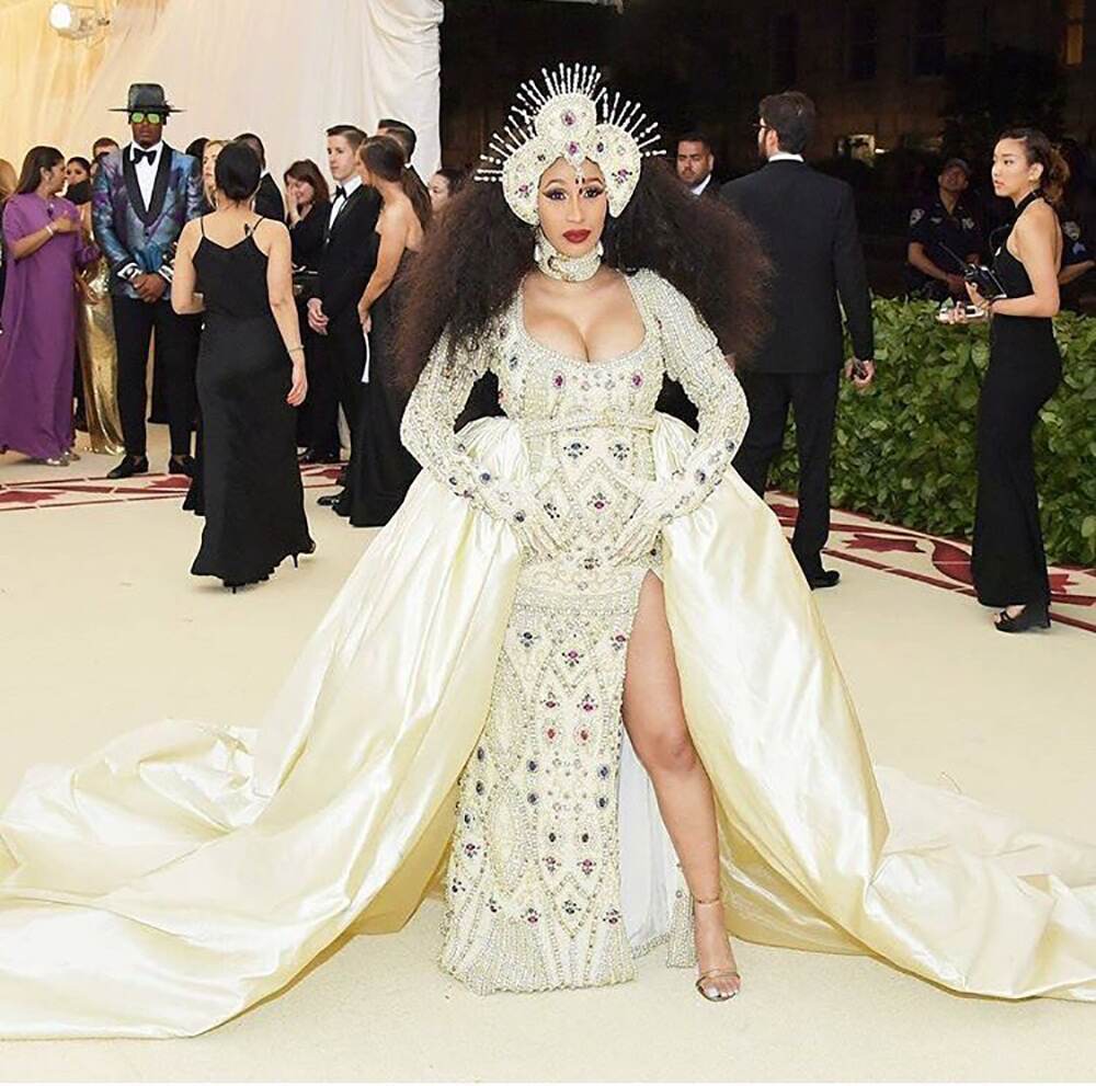 Cardi B in Moschino Cardi B in Moschino