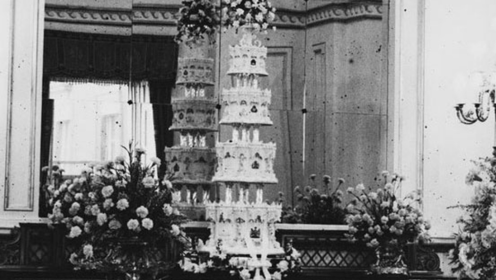 Harry-Potter-theme-wedding-cake - Denises Little Cake Company