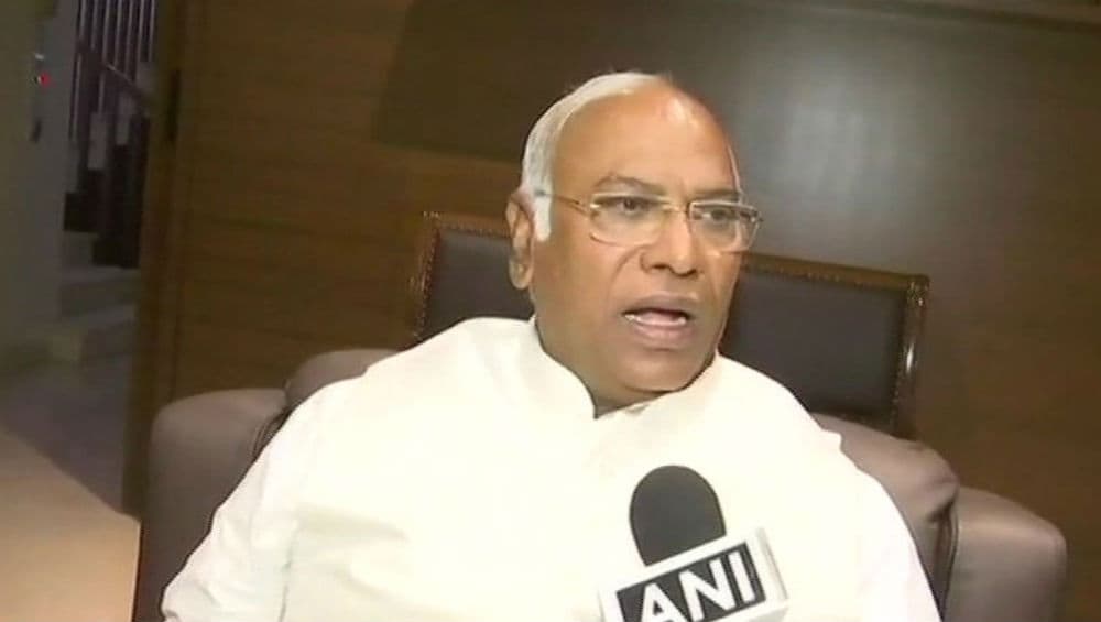 Delhi Assembly Elections Results 2020: People Kept Away BJP’s ‘Divisive Politics’, Says Congress Leader Mallikarjun Kharge Delhi Assembly Elections Results 2020: People Kept Away BJP’s ‘Divisive Politics’, Says Congress Leader Mallikarjun Kharge