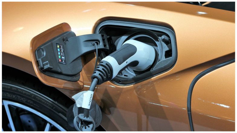 Fuel Rates Continue to Decrease: Petrol in Mumbai at Rs 82.94/Litre & Diesel at Rs 76.30/Litre in Chennai, Check Rates in Other Cities