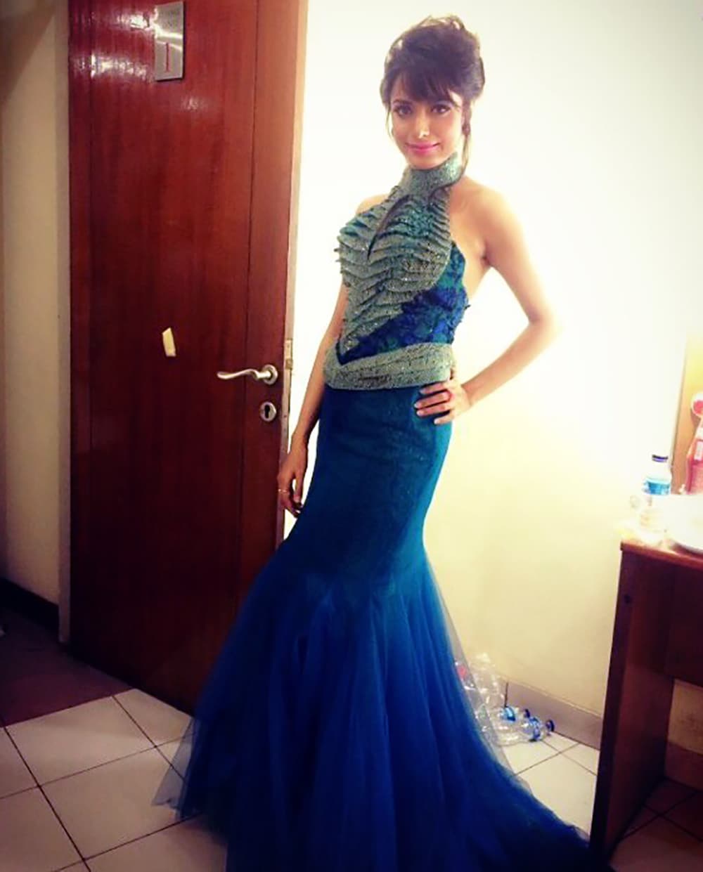 Pooja Sharma Looks no less than a dream girl in her blue outfit Pooja Sharma Looks no less than a dream girl in her blue outfit