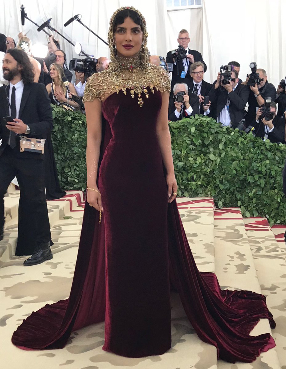 Priyanka Chopra Pron - Amal Clooney in Richard Quinn | Met Gala 2018 Red Carpet Pictures: Blake  Lively, Priyanka Chopra & Other Celebs Shine at Fashion's Oscars | Latest  Photos, Images & Galleries | LatestLY.com