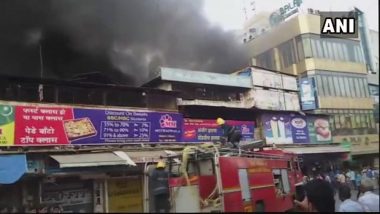 Major Fire In Mumbai Near Famous MM Mithaiwala Sweets Shop at Malad: Fire Brigades Rush to Rescue