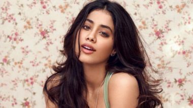 Janhvi Kapoor Borrows Money From her Driver to Help a Child Selling Books (Watch Video)