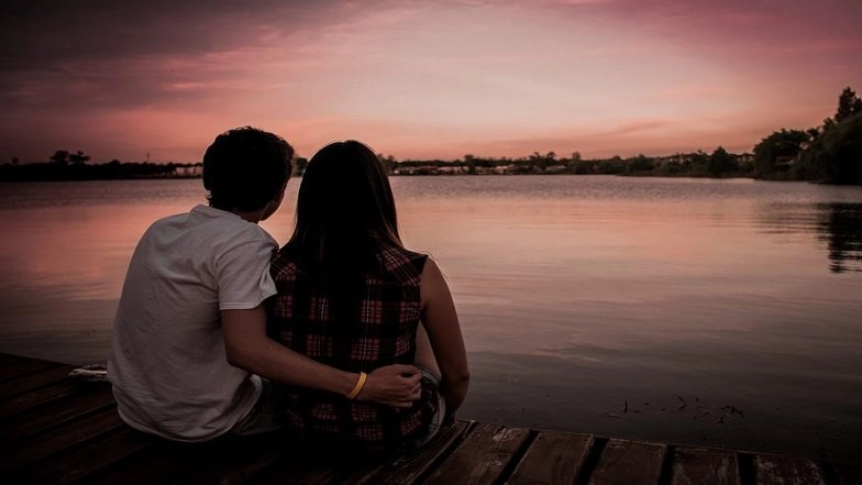 Love Jihad? Hindu Girl Eloped With Muslim Boyfriend in Surat; Hindu Jagaran Manch Presses Police to Bring Back Girl