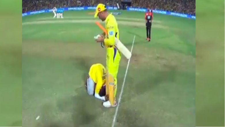 IPL 2018: A fan Bows Down & Touches MS Dhoni’s Feet After CSK vs RCB ...